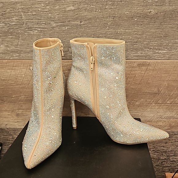 INC Rhinestones botties on cream base size 7.5 - Picture 2 of 9